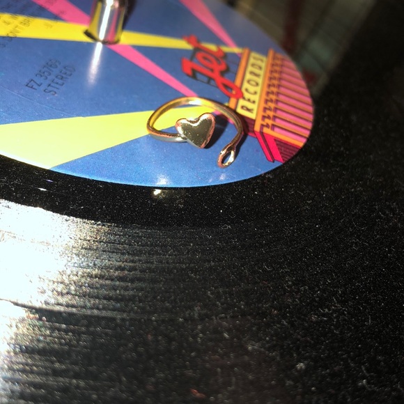 Gold heart ring - Picture 2 of 2